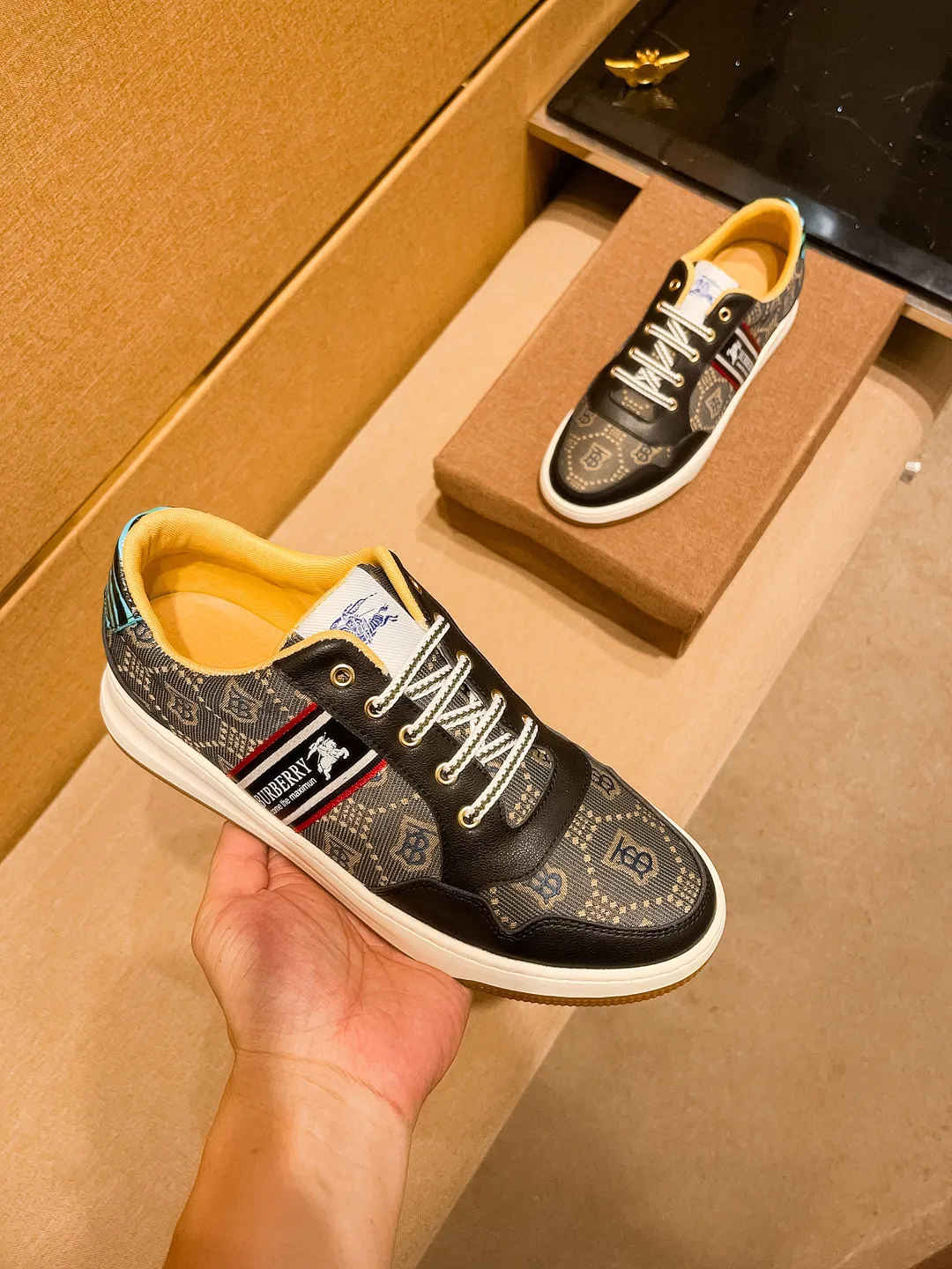 Men's shoes💰 400💰[LV]🔥Louis Vuitton, high-end men's shoes brand, official website 1:1 latest masterpiece: the upper is made of Italian imported first-layer cowhide with a comfortable and breathable lining➕original non-slip and wear-resistant outsole🔥, making walking more convenient and comfortable! An exclusive new model, a stunning work, a beautiful 1:1 replica [color] compared to the official quality! Create a fashionable personality to set off your uniqueness! A must-have for trendy men! Classic 🔥Size: 38-44 Color: 🔥 2⃣️colors available🔥.